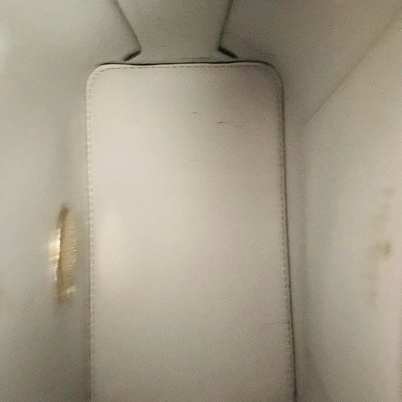 Stunning and Classic Kate Spade Purse. - Picture 5 of 7